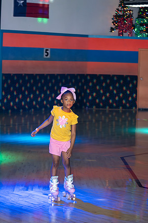 Skating with Grandkids_11272024_00122