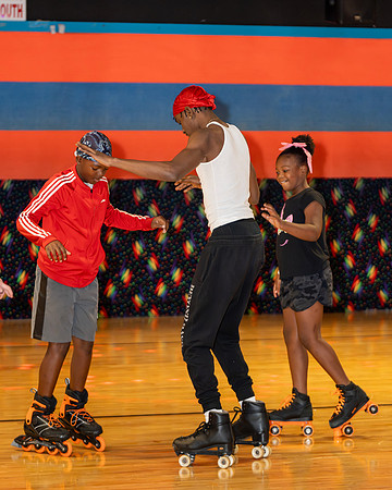 Skating with Grandkids_11272024_00112