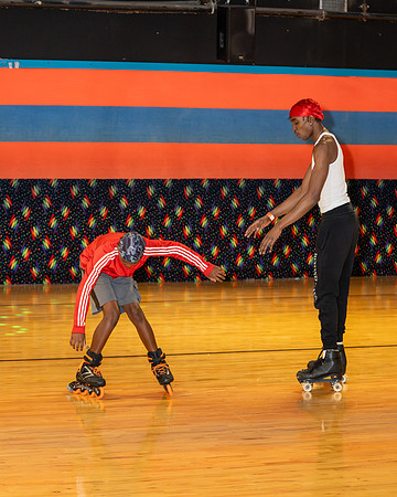 Skating with Grandkids_11272024_00109